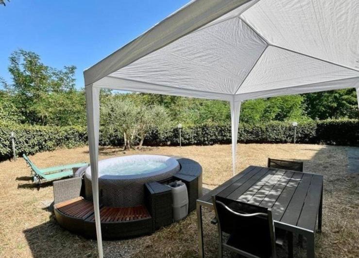 Rustico Jacuzzi & Wine Apartment La Collina Exterior foto
