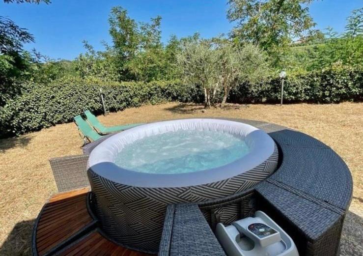Rustico Jacuzzi & Wine Apartment La Collina Exterior foto